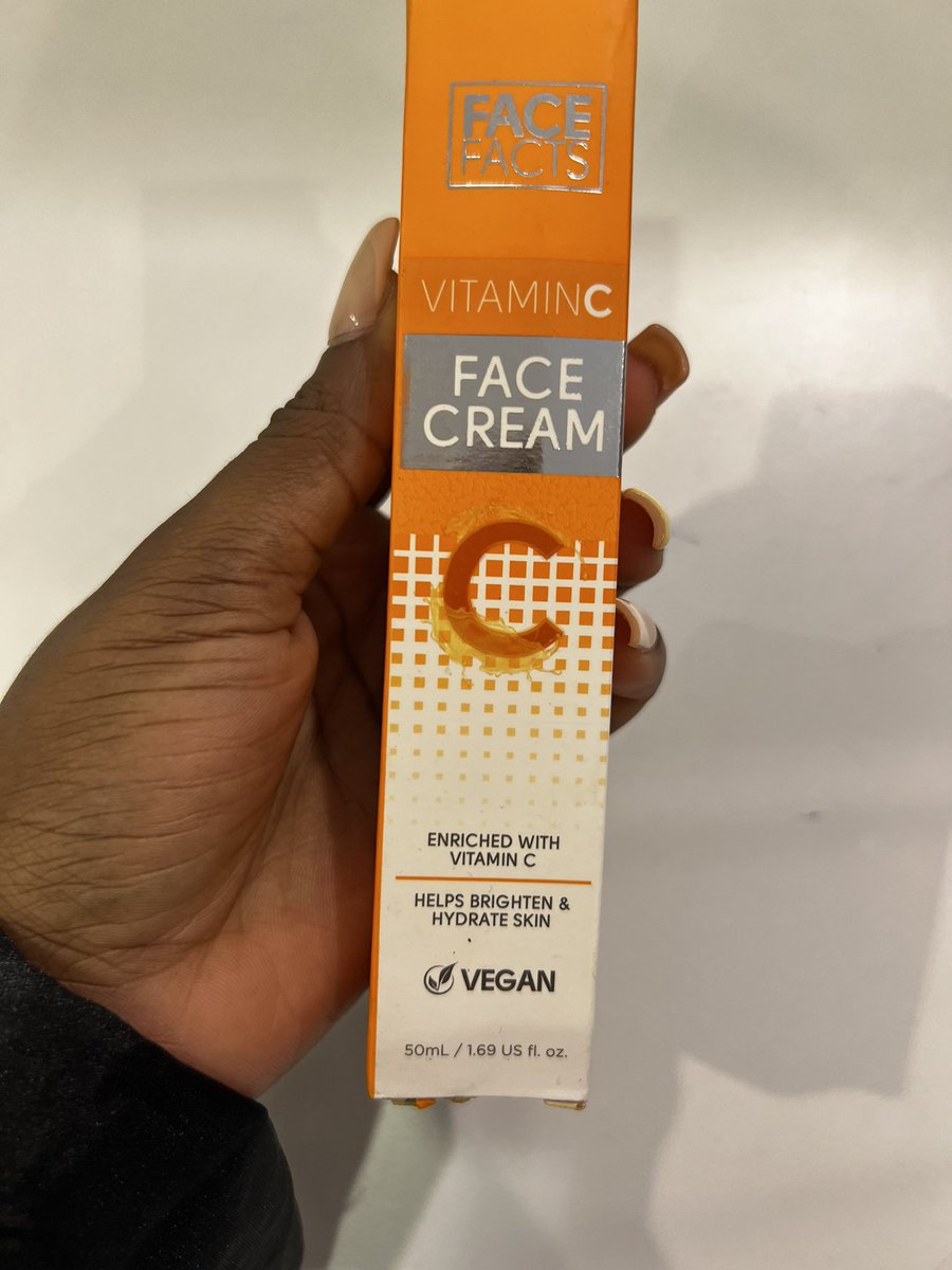 Ao_SkinCare's tweet photo. Hi guys I have the ff items in stock. First frame is 50ghs, second frame s/s 120ghs, l/s 185ghs, third frame is 75ghs and the last frame is 95ghs. Kindly rt when you see this, my customer is definitely on your tl. https://t.co/TnX8uD6ImD