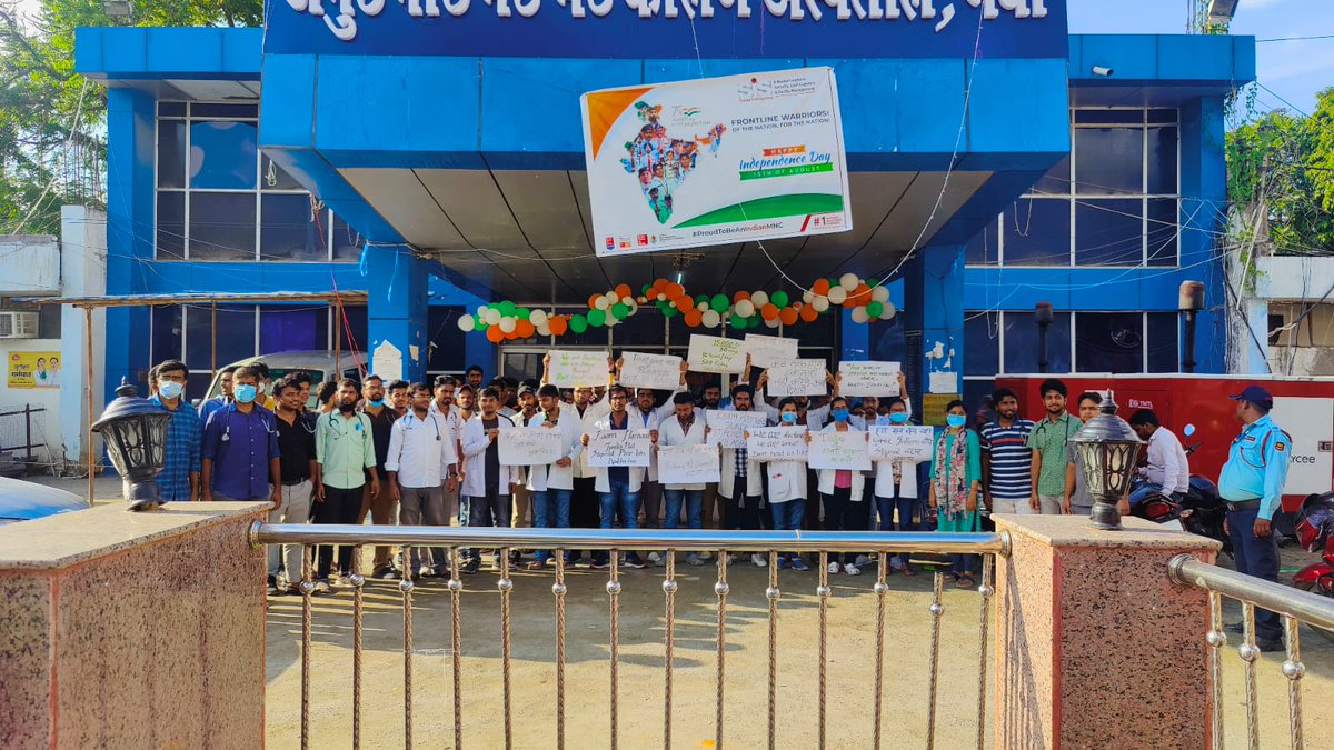 Min_oxi_dil's tweet photo. Kaam hamara jyada h, stipend fir bhi aadha hai.
We MBBS intern doctors want immediate raise in our stipend.
#raise_bihar_mbbs_intern_stipend
@yadavtejashwi
@officecmbihar 
@NitishKumar 
@BiharHealthDept 
@PratyayaIAS 
@TOIPatna 
@ravishndtv https://t.co/YzvkpVtcBP