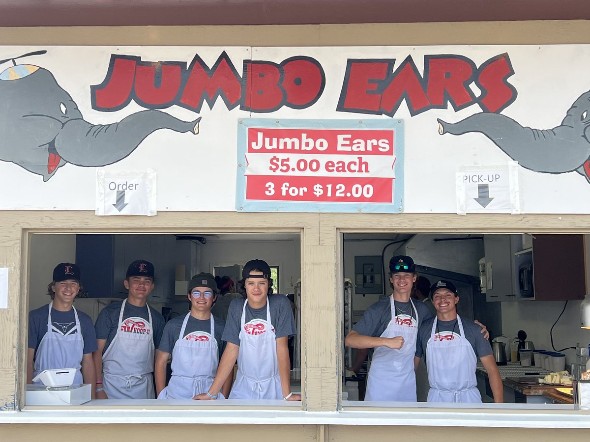 mabesmum's tweet photo. Teacher by day, jumbo ears maker by night. I’m extremely grateful for @LethLonghorns coaches that go above and beyond, parents who work tirelessly for their kids, and extended family and friends who step up to fill in the gaps @ExhibitionPark_ #whoopupdays #jumboears https://t.co/KLkFSWUNHf