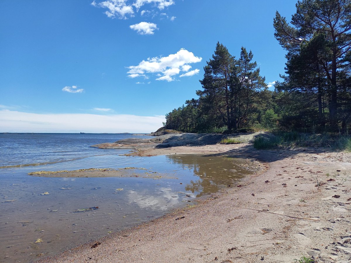 Happy #BalticSeaDay! Let's keep the #BalticSea clean, so everyone can enjoy its beauty 💙 #DontPeeInTheSea #DontLitter #FightingEutrophication #RakasItämeri #ItämeriPäivä