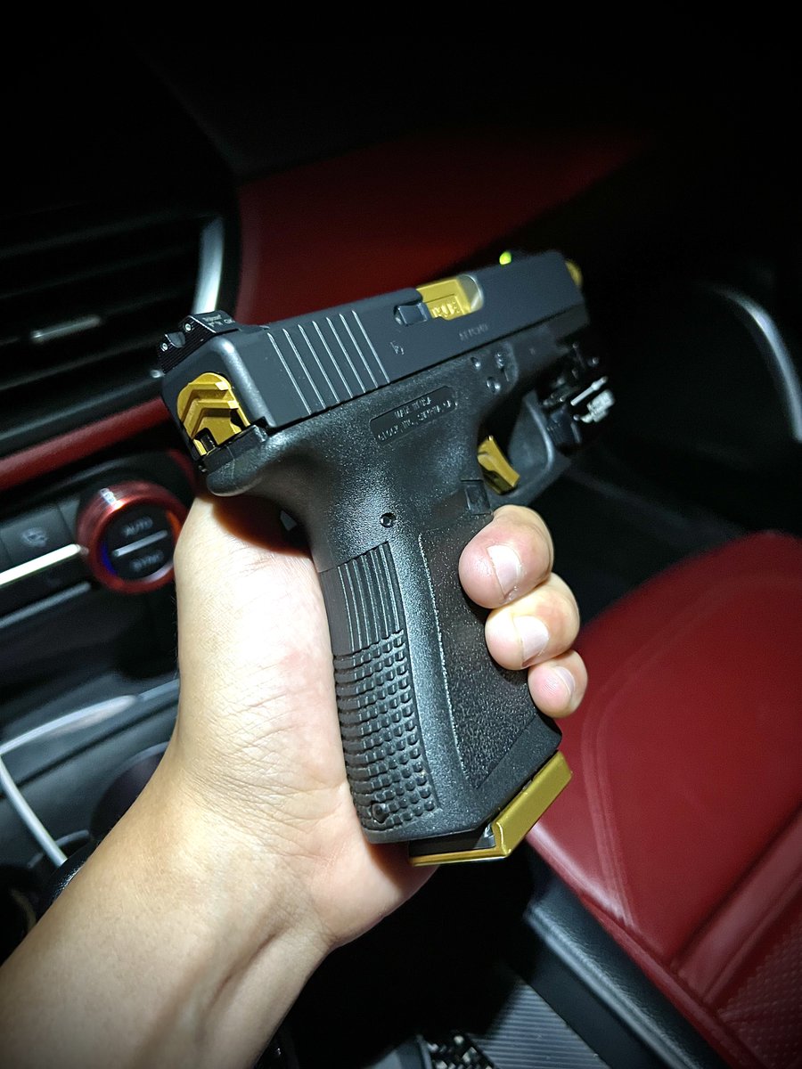 Andy_G6's tweet photo. The cherry on top was finding my slide back plate in the mail— albeit AFTER my range day

But I think I can say that my daily concealed carry build is officially done 👌🏼 https://t.co/0FAAvgDZa9