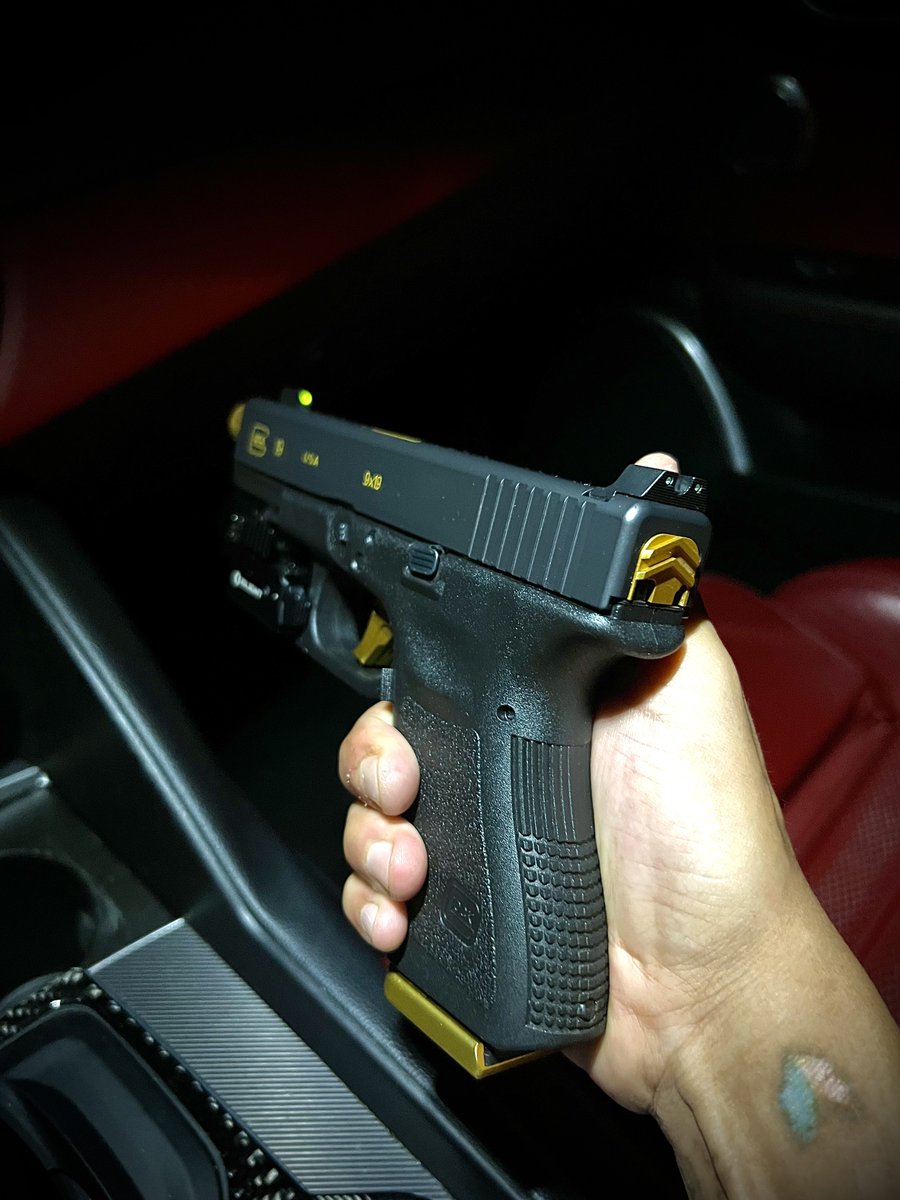 Andy_G6's tweet photo. The cherry on top was finding my slide back plate in the mail— albeit AFTER my range day

But I think I can say that my daily concealed carry build is officially done 👌🏼 https://t.co/0FAAvgDZa9