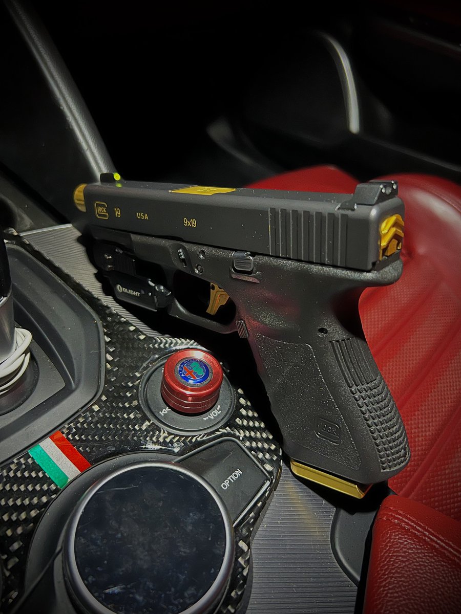 Andy_G6's tweet photo. The cherry on top was finding my slide back plate in the mail— albeit AFTER my range day

But I think I can say that my daily concealed carry build is officially done 👌🏼 https://t.co/0FAAvgDZa9