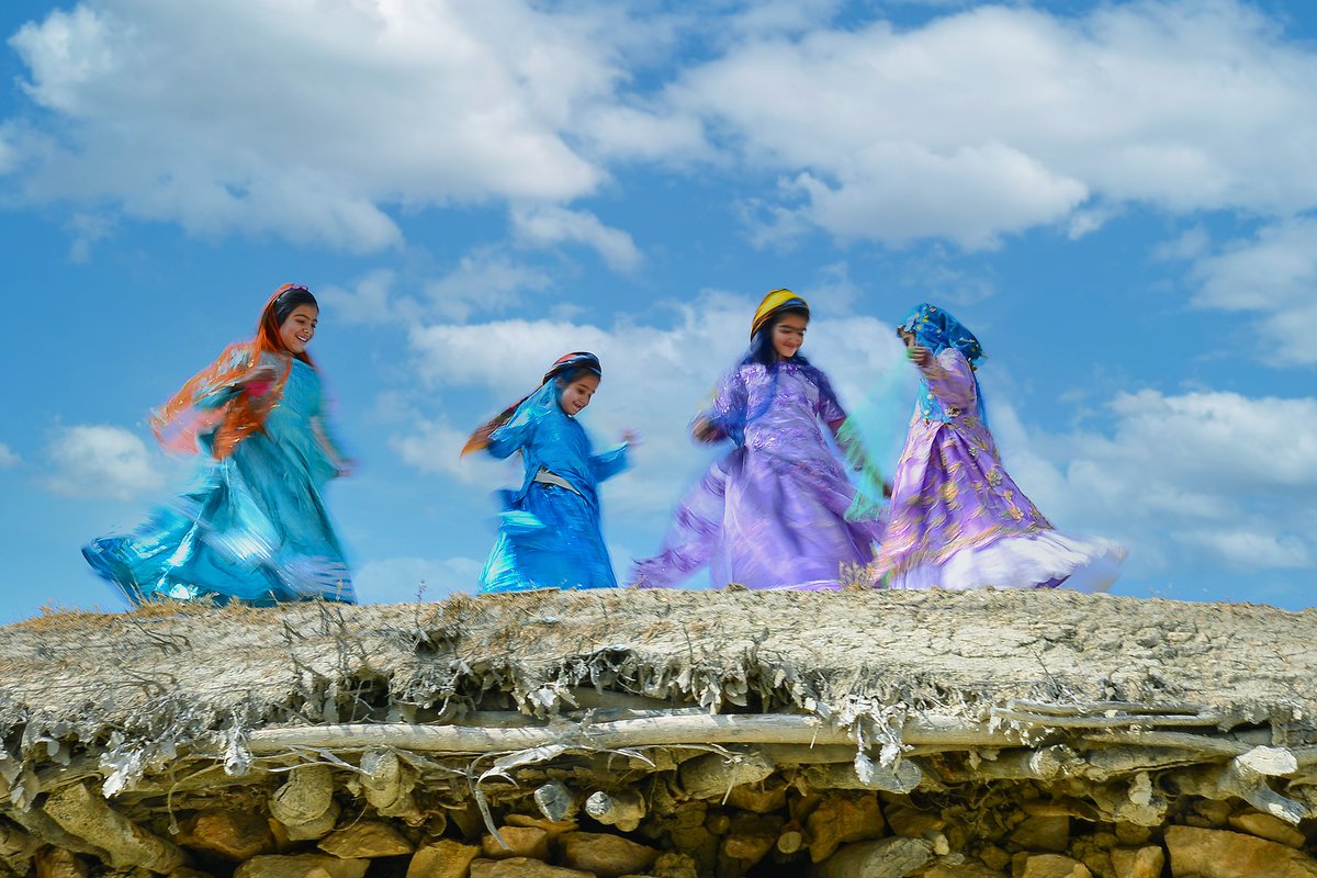 Erfan_Samanfar's tweet photo. Gm my dear friends.

A small percentage of people live ninety years: the others repeat one year ninety times.
  Charlie Chaplin

"Dancers on the roof"
0.2 $ETH
https://t.co/UiOZjV2q0W
#nftphoto #nftphotographer https://t.co/sKXtGbonpR