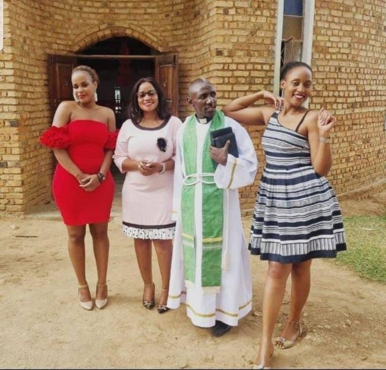craig_wacho's tweet photo. That moment when the Reverand realized that there is more to life than spreading the Gospel https://t.co/MLVRBJ87Aq