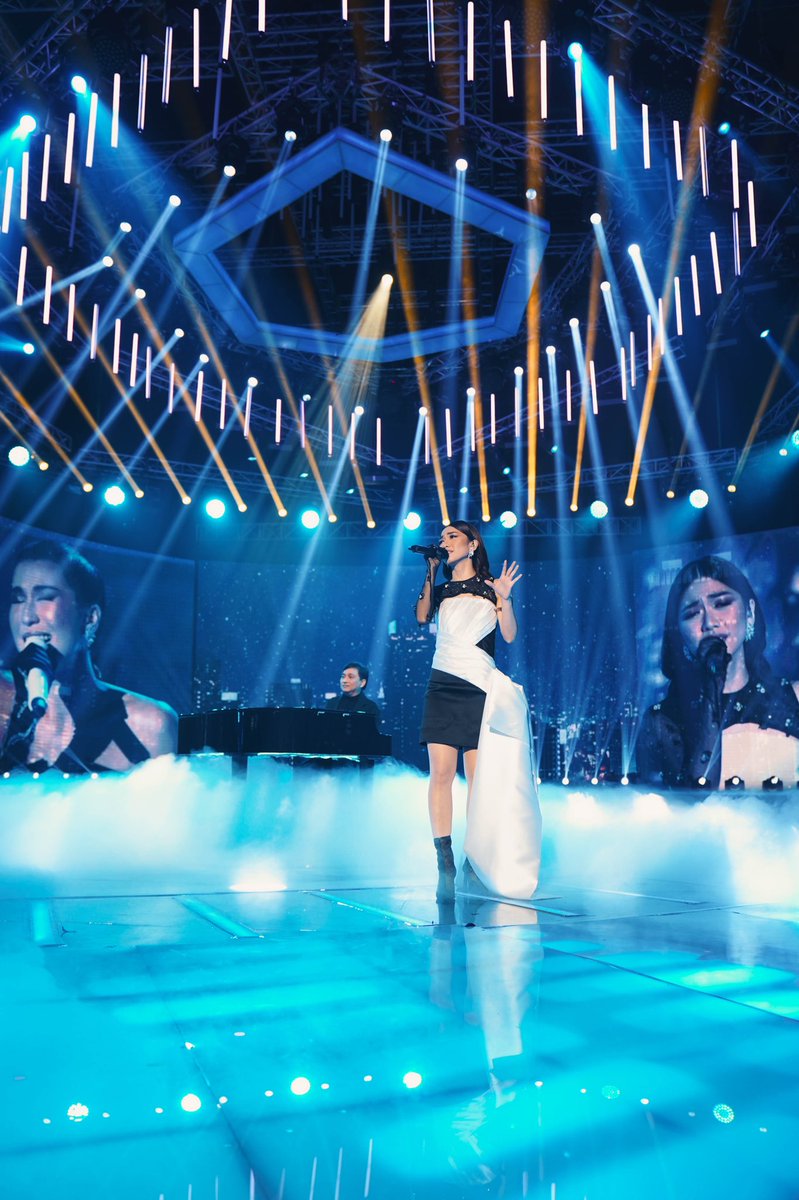 elma_dae's tweet photo. Pengalaman yang tak terlupakan semalam di HUT SCTV yang ke 32✨ Bertahan Hati 1st live performance🥹 Thanks for having me! 

#HUTSCTV #32Xtraordinary #ElmaDae https://t.co/dItQwGodZV