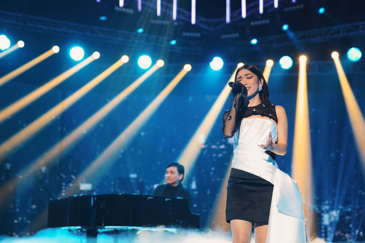 elma_dae's tweet photo. Pengalaman yang tak terlupakan semalam di HUT SCTV yang ke 32✨ Bertahan Hati 1st live performance🥹 Thanks for having me! 

#HUTSCTV #32Xtraordinary #ElmaDae https://t.co/dItQwGodZV