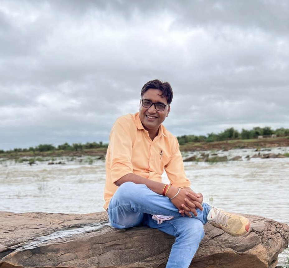 जीवन उसी का मस्त है....जो स्वयं के कार्य में व्यस्त है.....