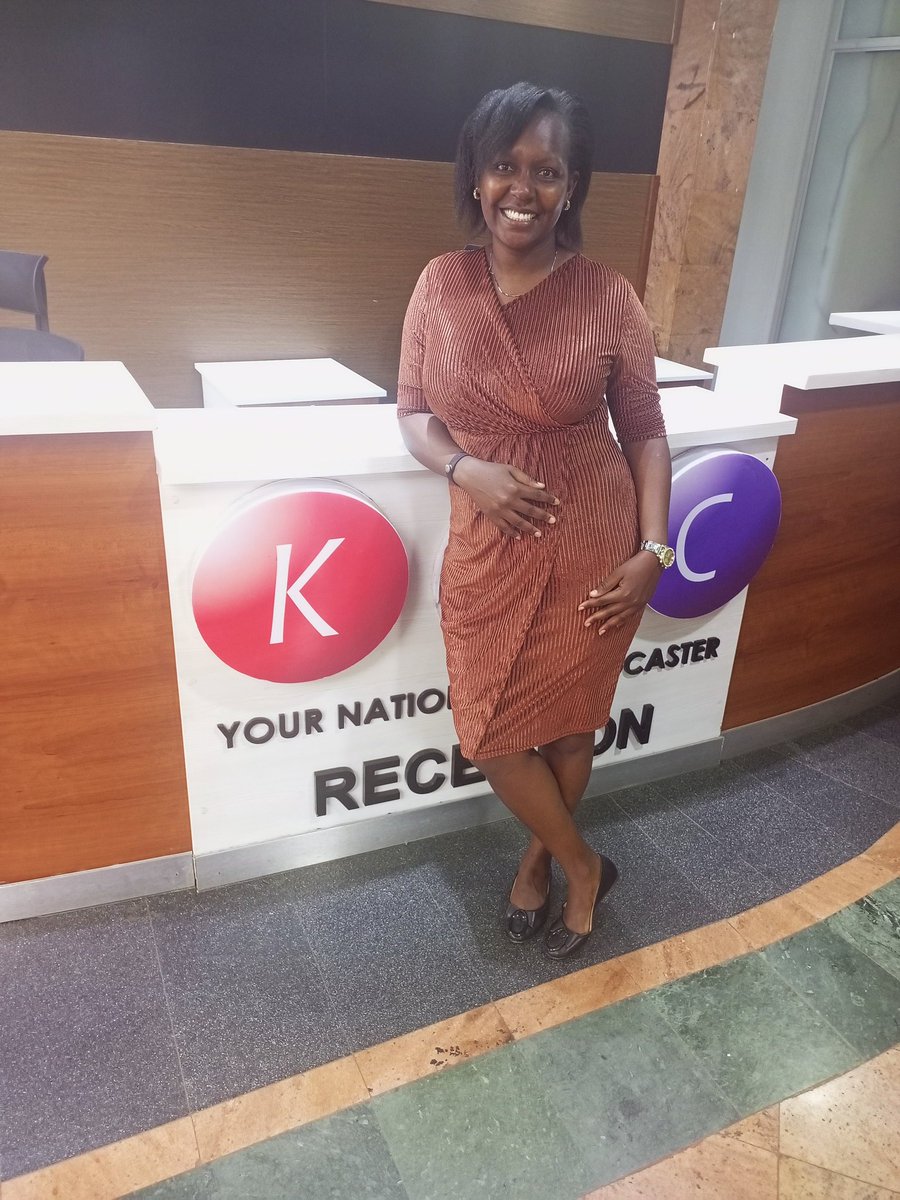 cynthy_anyango1's tweet photo. TbT ndio style ya leo,baridi noma sana Nairobi, welcome to KBC-RADIO Taifa-92.9Fm!! @RadioTaifaFM @cherotichrebeca #kaziburudani https://t.co/RK3BG9ST07