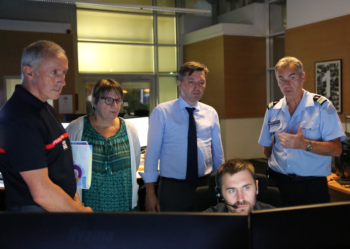 Hier soir, le nouveau préfet de l'Essonne Bertrand Gaume a été accueilli au Centre départemental d’appels d’urgence à Corbeil-Essonnes par la vice-pdte du CASDIS <a href="/mc_chambaret/">M-C Chambaret</a> et par le dir. dép. du Sdis 91, le col HC P. Vailli. S’en est suivie la visite des locaux.
<a href="/Prefet91/">Préfète de l'Essonne 🇫🇷</a>