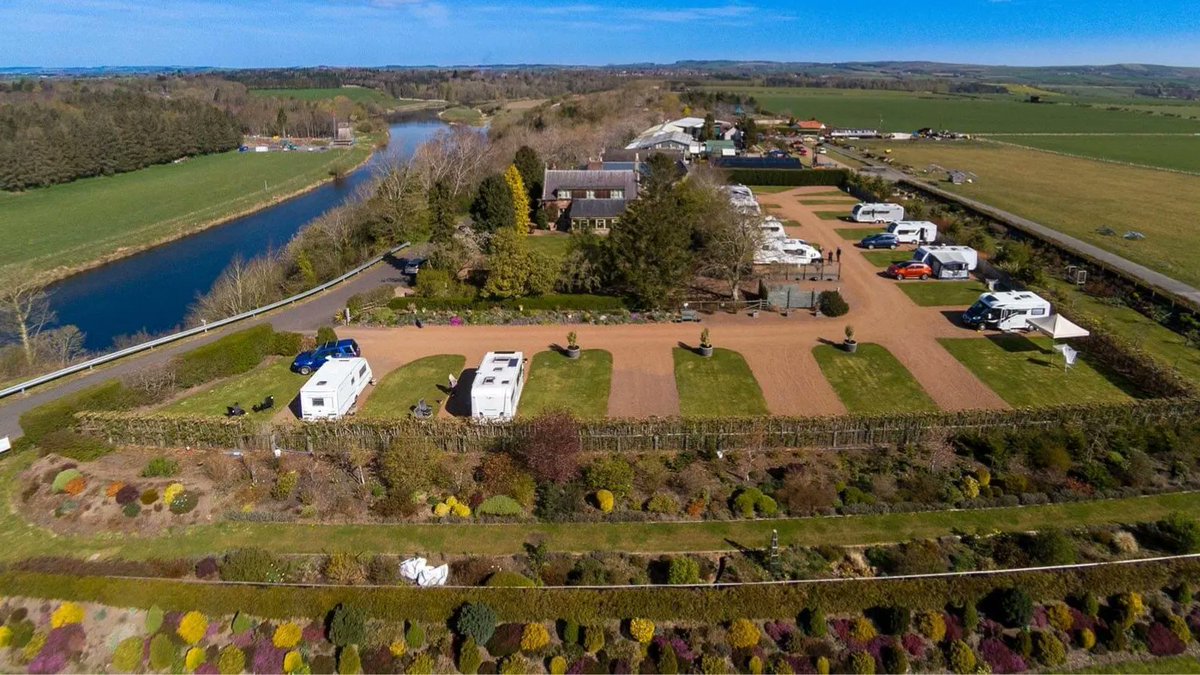 TranquilTouring's tweet photo. 😀Restoration of the #UnionBridge is almost complete! Chainbridge Touring Caravan Site is just 50 yds from River Tweed and open till end October.
👫  Adult only  🐶 Dog friendly
🎣 Fishing nearby
🐝 Honey farm &amp; visitor centre next door
https://t.co/nb2m3td2Rr #campsite https://t.co/aKsa9zcRv5