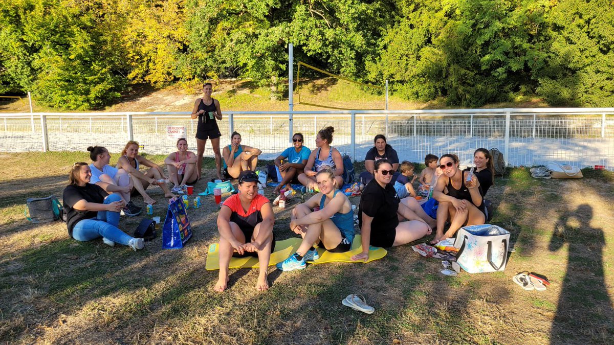 ESVIHB's tweet photo. [#SENIORSF]⚫️⚪️
Pas de pause estivale pour les filles, puisqu’elles se sont retrouvées tout l’été pour des séances sportives.
Pour les rejoindre ➡️ laisse tes coordonnées en MP
Entraînement 
➡️Le mercredi de 20h à 22h
📍MONTS - Gymnase des Hautes Varennes
#ESVIHB #COHESIONDEQUIPE https://t.co/rZ0N9lC0F9