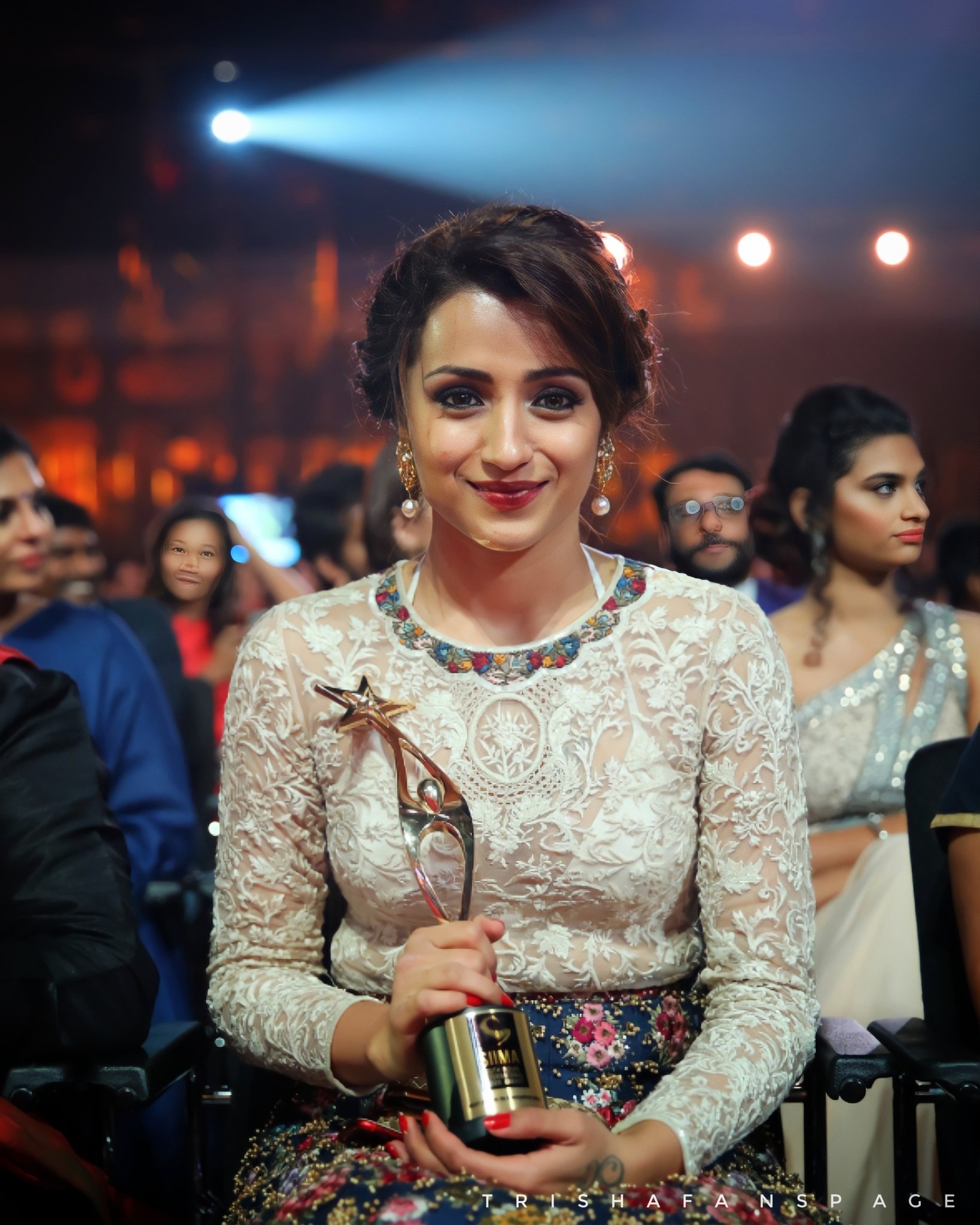 Fa_PpFLagAE21XC?format=jpg&name=large