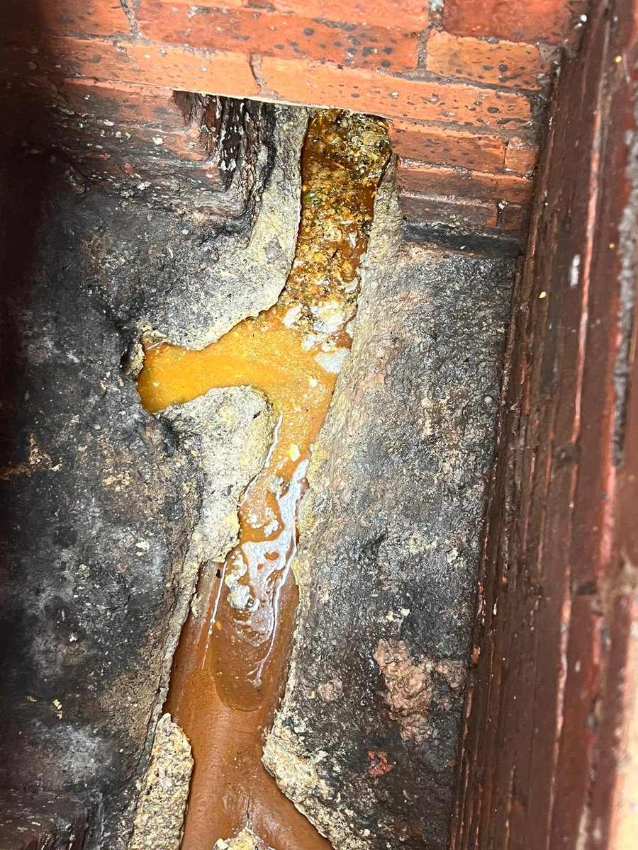 ECAS_World's tweet photo. On behalf of @stwater we’re looking into who might have discharged their fats, oils, and grease (FOG) into this part of the sewer network 🕵🏼
#sewers #blockages #binnotblock https://t.co/PLwGs1KEG8