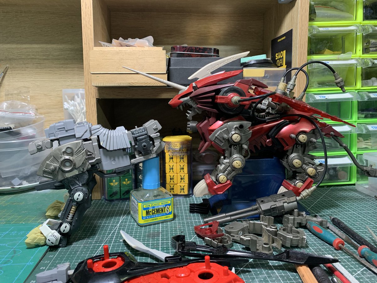 Wuang18's tweet photo. Almost done two first legs #zoids #zoid #zoidsgeneration #zoidshmm #commissionsopen #painting #paint #ligerzero #zoidschaoticcentury #zoidsnewcentury #zoidscustom #custom #gkmodel #shieldliger #HMMShieldLiger #energyliger https://t.co/U4QOnaYDgU