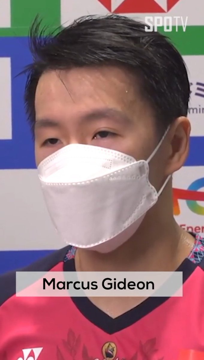 Dari tatapan Kevin/Koh Sinyo : "Kami juga mau menang kok" :)