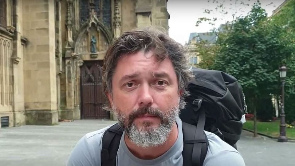 vozdesantiago's tweet photo. #ALaÚltima | El cirujano ucraniano que hizo 800 kilómetros a pie hasta #Compostela a través del #CaminodeSantiago para conseguir material sanitario y justicia para su país (#AsociaciónEuskadiUcrania @serhii_chernyshov) https://t.co/tqbjZ1C114 https://t.co/TvtGPa3Q1z