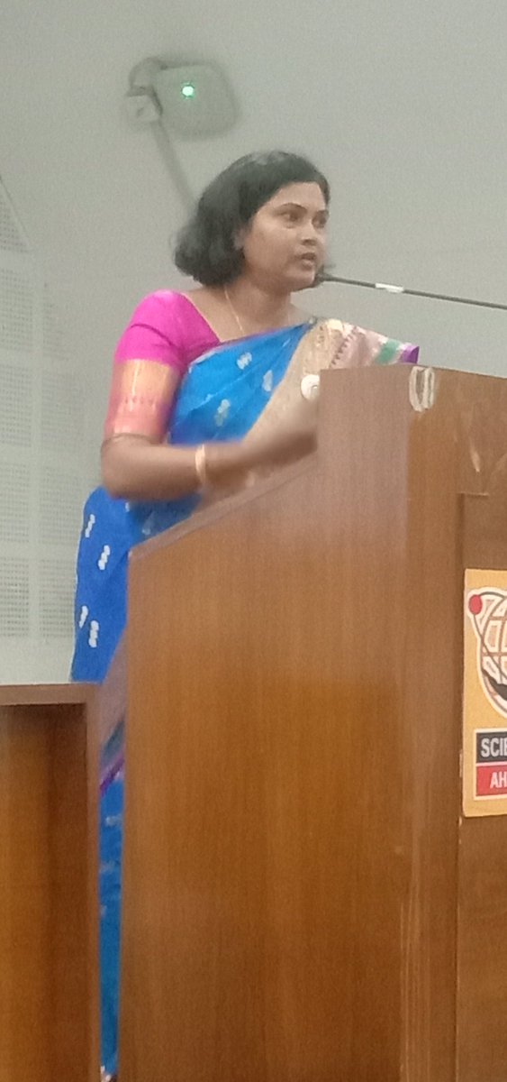 Punam_Bhargava's tweet photo. #BringingClimateChangeToClassroom a program of #ClimateChangeDepartment Govt of Gujarat @gedagandhinagar and @InfoGujcost held @GujScienceCity
Dr Manorama Mohanty, Head, #IndianMeterologyDepartment interacting with science educators @narottamsahoo @vnehra @UNFCCC @dstGujarat https://t.co/q7467D22h2