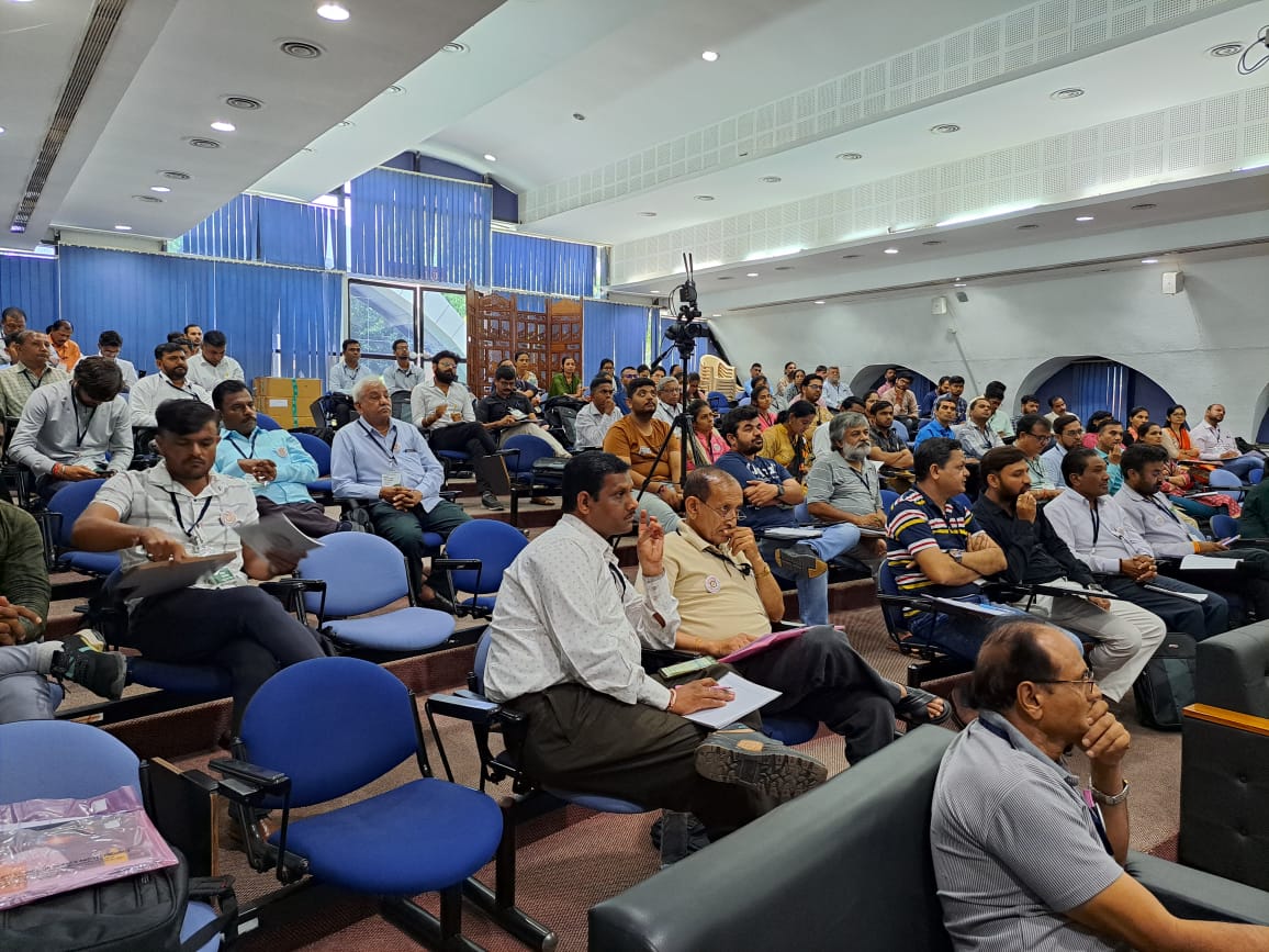 Punam_Bhargava's tweet photo. #BringingClimateChangeToClassroom a program of #ClimateChangeDepartment Govt of Gujarat @gedagandhinagar and @InfoGujcost held @GujScienceCity
Dr Manorama Mohanty, Head, #IndianMeterologyDepartment interacting with science educators @narottamsahoo @vnehra @UNFCCC @dstGujarat https://t.co/q7467D22h2
