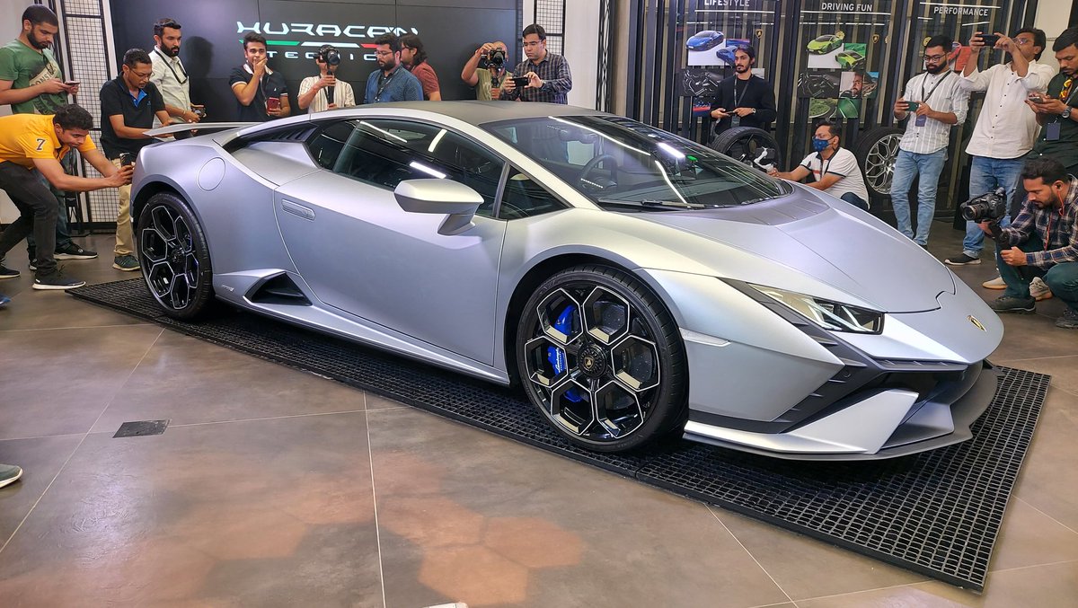 NikhilPuthran07's tweet photo. Attention grabber! @Lamborghini #HuracanTecnica @CarWale @Car_Trade https://t.co/BkAPRqk9m8