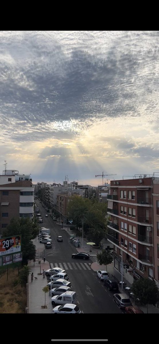 🍀BUENOS DÍAS MIS DUENDES🍀 Hoy parece que se está abriendo el portal para cruzar al #mundoduende asique NO PIERDAS LA OPORTUNIDAD😜😜