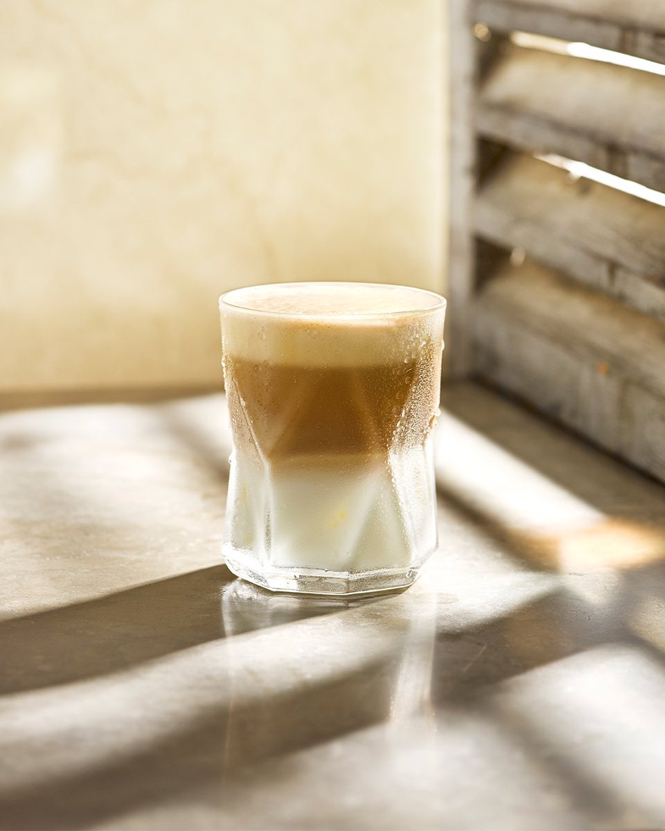 Caffe_Nero_Tr's tweet photo. Kahve ve sütün dengeli uyumunu sevenler, yazın Iced Flat White’ı elinden düşürmüyor 🤍
#caffenero #caffeneroturkiye #icedclassics #icedflatwhite https://t.co/vXEZiH79sL
