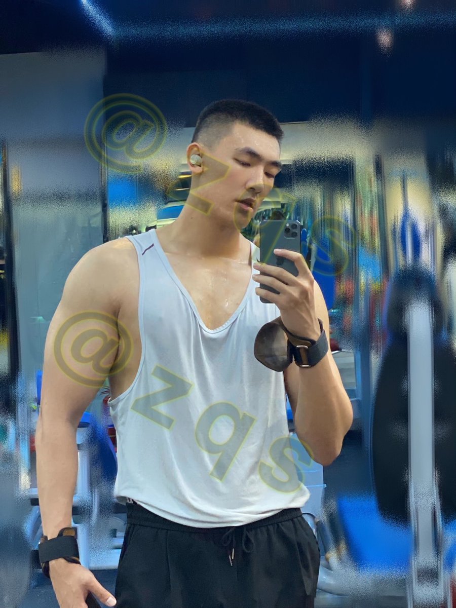 Q_zhangs's tweet photo. 练完腿就是要释放一下 #健身 #体育生 #肌肉 #腿 #大鸡吧 #男s https://t.co/jAMR2955gN
