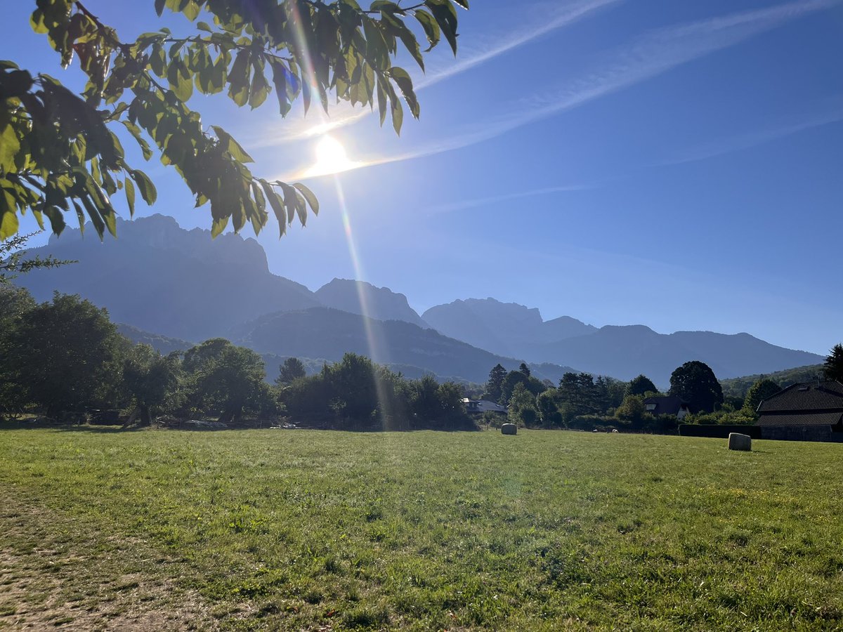 alychalloner's tweet photo. #GM friends Wishing you all the most fabulous day #thursdayvibes #annecy https://t.co/EY1QDhFmRh