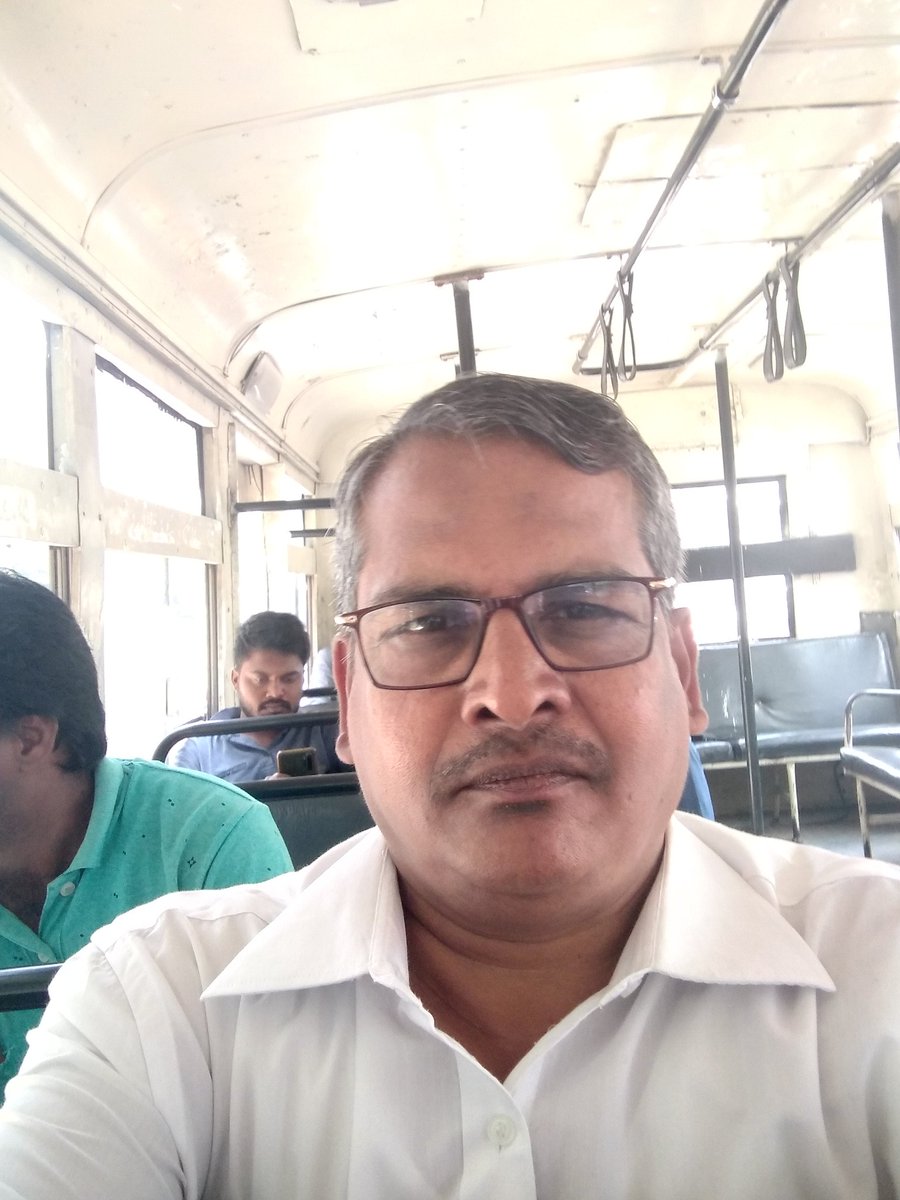 DMKRTLTSRTC's tweet image. #TSRTCBusDay  LO HZ @TSRTCHQ 
Travelled from Chandra vihar to CBS. BY Bus No 1584  ROUTE 217 C    FM depot. Crew behaviour is good. Stopping for passengers request to alight and board pls .