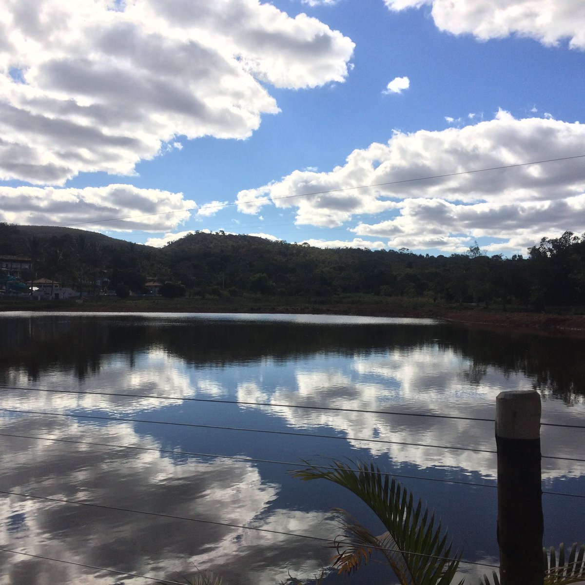 barbosavl's tweet photo. @DavidMariposa1 If the power cables weren’t there, this reflection image would be hard to discern from the actual image. Photo taken 6 years ago. Have a lovely day! #ShadowsReflects #mirrowimage #lake #clouds #nature #NaturePhotography #ThrowbackThursday https://t.co/AS2NcKYxnH