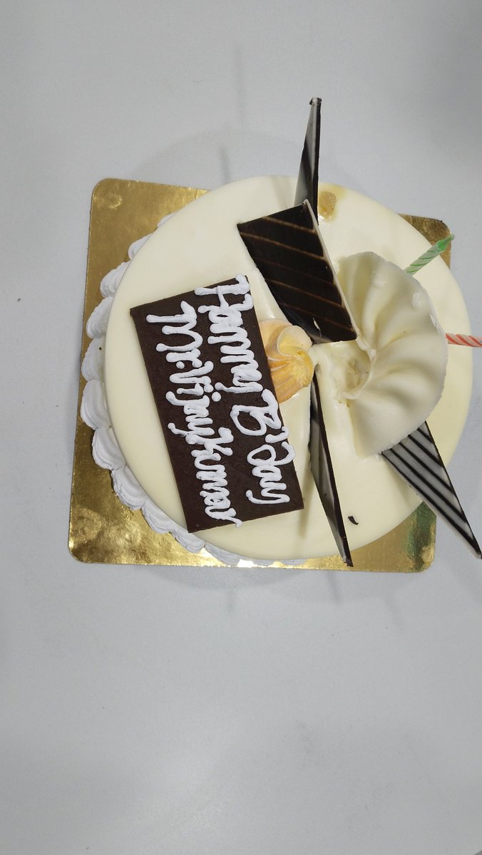HoneyyGroup's tweet photo. Wishing you a very happy birthday Mr.Vijay Kumar(ABM- Vizag Zone-1) May this birthday be the beginning of good times and bring prosperity to you.
#happybirthday #birthdayboy #birthdaycake #birthdaycelebration #ManyManyHappyReturnsOfTheDay #wishyouaveryhappybirthday https://t.co/swelMR5RgY