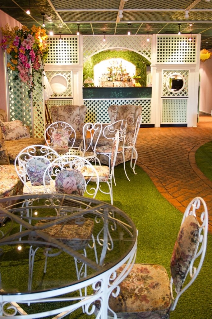MaximusCampers's tweet photo. MELBOURNE'S COOLEST GIN BARS!
The perpetual rooftop #gardenparty that is 
#MadameBrussels is the #perfectplace for 
#gin-based #frivolity. The #terracebar is 
a riot of #fakegrass #lawnchairs &amp; #parasols 
where #drinkers order #punches such as 
#gingarden or #sangria. https://t.co/Oarthg3I2N