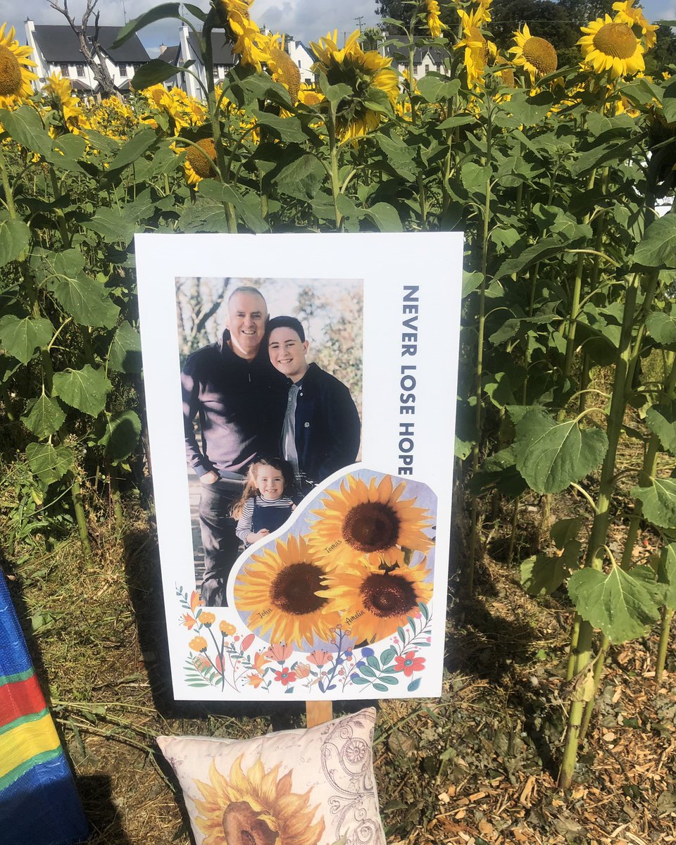 NoeleenMcLaugh2's tweet photo. @janeymcd23 @DrAmirKhanGP It is the field of hope for Geraldine Mullan, who lost her husband and 2 young children in the Foyle two years ago. Such a beautiful lady and she is promoting hope through the darkest time in her life. The #fieldofhope was open for one weekend and got 15k visitors. https://t.co/z8cycbWjPO