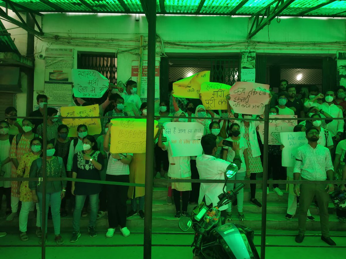 dharam5178's tweet photo. Overworked underpaid 500/day .We request @BiharHealthDept @NitishKumar @yadavtejashwi to #raise_bihar_mbbs_intern_stipend 
@aajtak @TheLallantop @anjanaomkashyap @saurabhtop @ZeeNews @BJP4Bihar
 #raise_bihar_mbbs_intern_stipend https://t.co/AmebxyHTlp