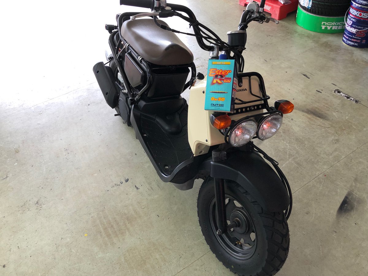 AutolifeYou's tweet photo. オイル交換を済ませあとは納車を待つのみです!
#HONDA
#ZOOMER
#NUTEC
#NC51
#オイル交換
#ホンダ
#ズーマー
#スクーター
#ニューテック https://t.co/qDqGPhCuVt