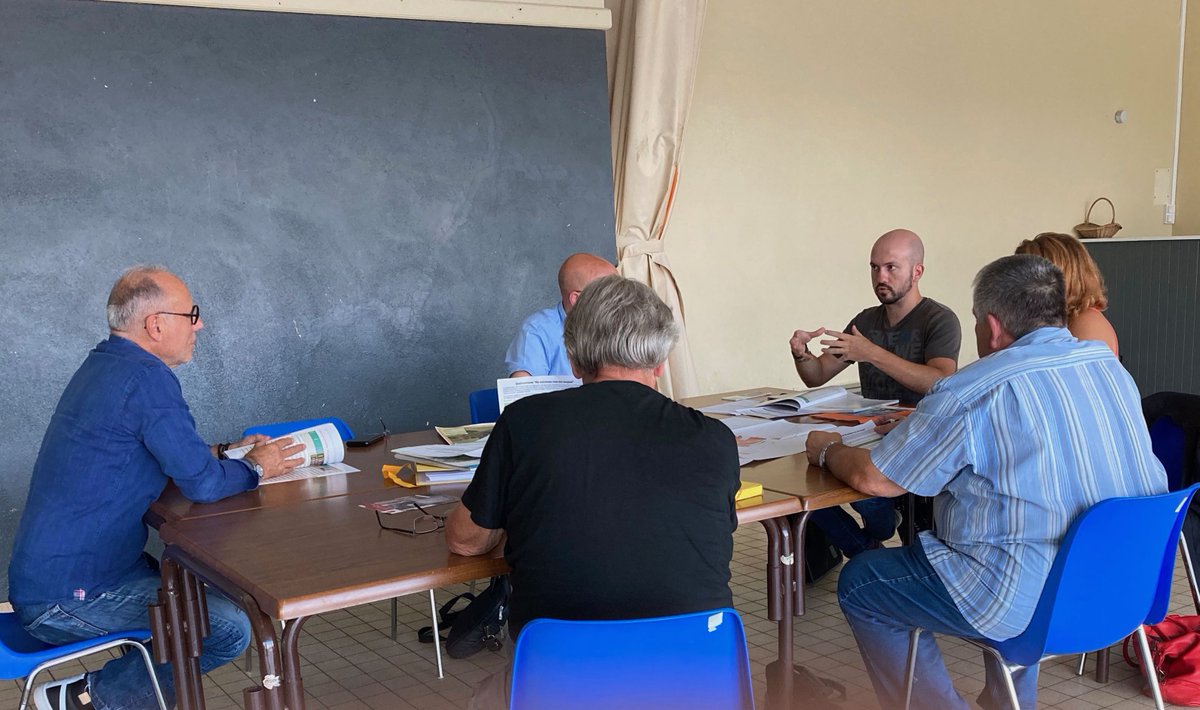 aventignan's tweet photo. [Risques] Echanges et réunion de travail des élus municipaux d'#Aventignan avec Virgile Mounier du #CPRIM pour préparer le #DICRIM qui sera distribué aux habitants
#Risques #NESTE #inondations #seisme #securitecivile #PaysdesNestes @CCNesteBarousse 
@PNRCommingesP @Prefet65 https://t.co/OfAWPzfkDM