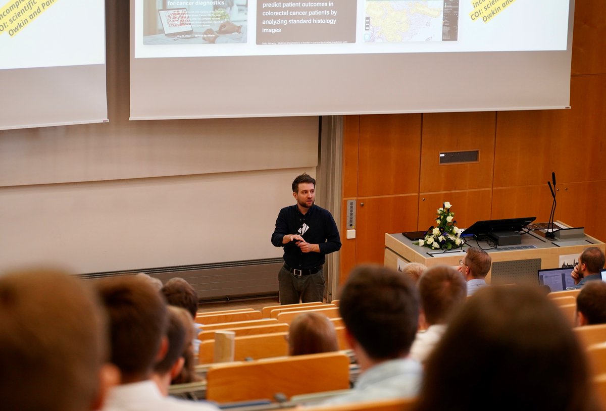 biosignale2022's tweet photo. Next Keynote By @jnkath: AI in Oncology - From Data Science to Clinical Applications #Workshop #Biosignale #Dresden https://t.co/78GBFHwGWP @EKFZdigital @DGBMT @ingTUDresden @Medizin_TUD @tudresden_de @RGBioSig https://t.co/Zp1AFCsS6n