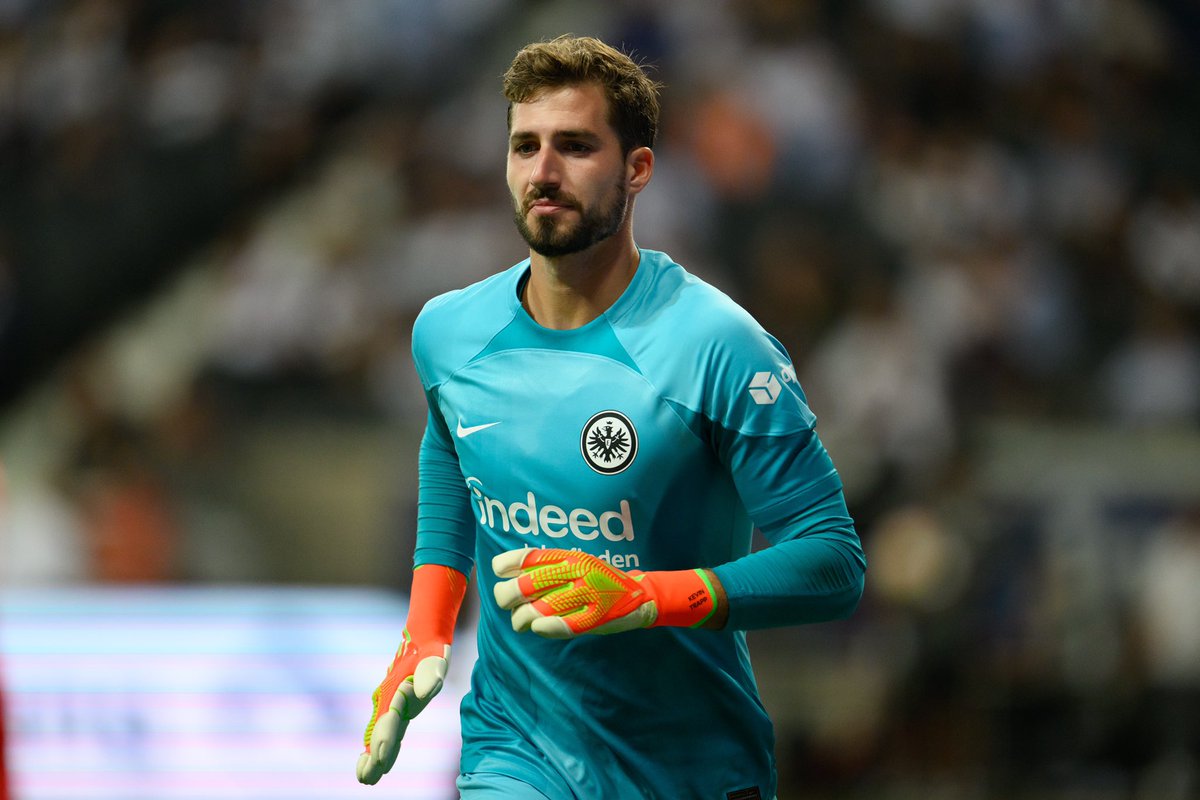Kevin Trapp announces: “I received a written proposal from Manchester United - world top club. Yesterday, I informed those responsible at both clubs that I had decided stay at Eintracht Frankfurt”. 🚨🔴 #MUFC

Trapp is not joining Man United, the decision has been made.