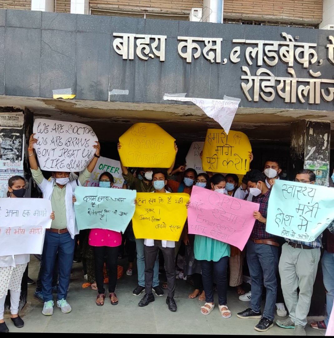 Dr_PreetiP's tweet photo. We, MBBS interns of Bihar medical Colleges, are demanding to increase our Stipend. We are getting paid ₹500/day only which is less than the daily wages of a labourer. 

#raise_bihar_mbbs_intern_stipend https://t.co/0pqGrRuoJk