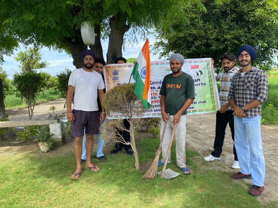 YuvaTarn's tweet photo. #नेहरू युवा केन्द्र तरन तारन के शहीद ए आज़म भगत सिंह क्लब ततले द्वारा जिले केभिखीविंद ब्लाक में 1 अगस्त-15th अगस्त तक स्वच्छता पखवाड़ा का आयोजन किया जा रहा है।
#Swachhata Pakhwada
#150yearsofMahatma
#swachtahiseva
#azaadikaamrutmahotsav
@nyksPunjabCHD @Nyksindia https://t.co/ndKaFBvIXc
