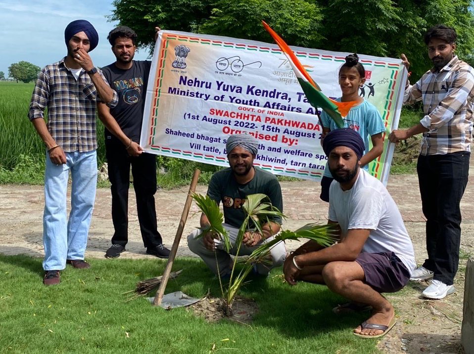 YuvaTarn's tweet photo. #नेहरू युवा केन्द्र तरन तारन के शहीद ए आज़म भगत सिंह क्लब ततले द्वारा जिले केभिखीविंद ब्लाक में 1 अगस्त-15th अगस्त तक स्वच्छता पखवाड़ा का आयोजन किया जा रहा है।
#Swachhata Pakhwada
#150yearsofMahatma
#swachtahiseva
#azaadikaamrutmahotsav
@nyksPunjabCHD @Nyksindia https://t.co/ndKaFBvIXc