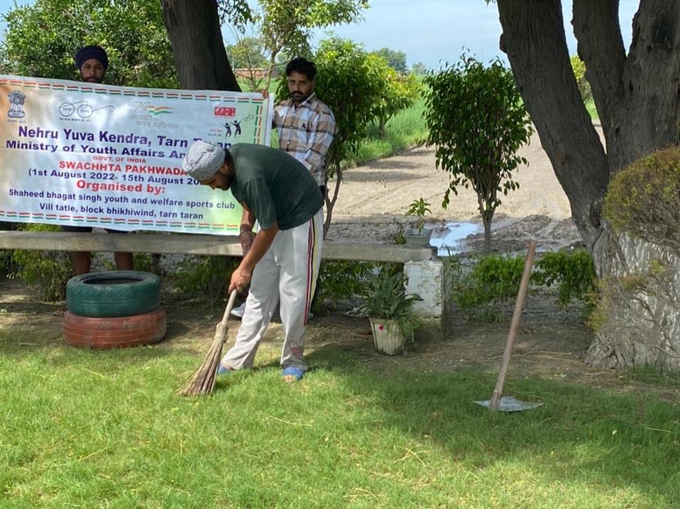 YuvaTarn's tweet photo. #नेहरू युवा केन्द्र तरन तारन के शहीद ए आज़म भगत सिंह क्लब ततले द्वारा जिले केभिखीविंद ब्लाक में 1 अगस्त-15th अगस्त तक स्वच्छता पखवाड़ा का आयोजन किया जा रहा है।
#Swachhata Pakhwada
#150yearsofMahatma
#swachtahiseva
#azaadikaamrutmahotsav
@nyksPunjabCHD @Nyksindia https://t.co/ndKaFBvIXc