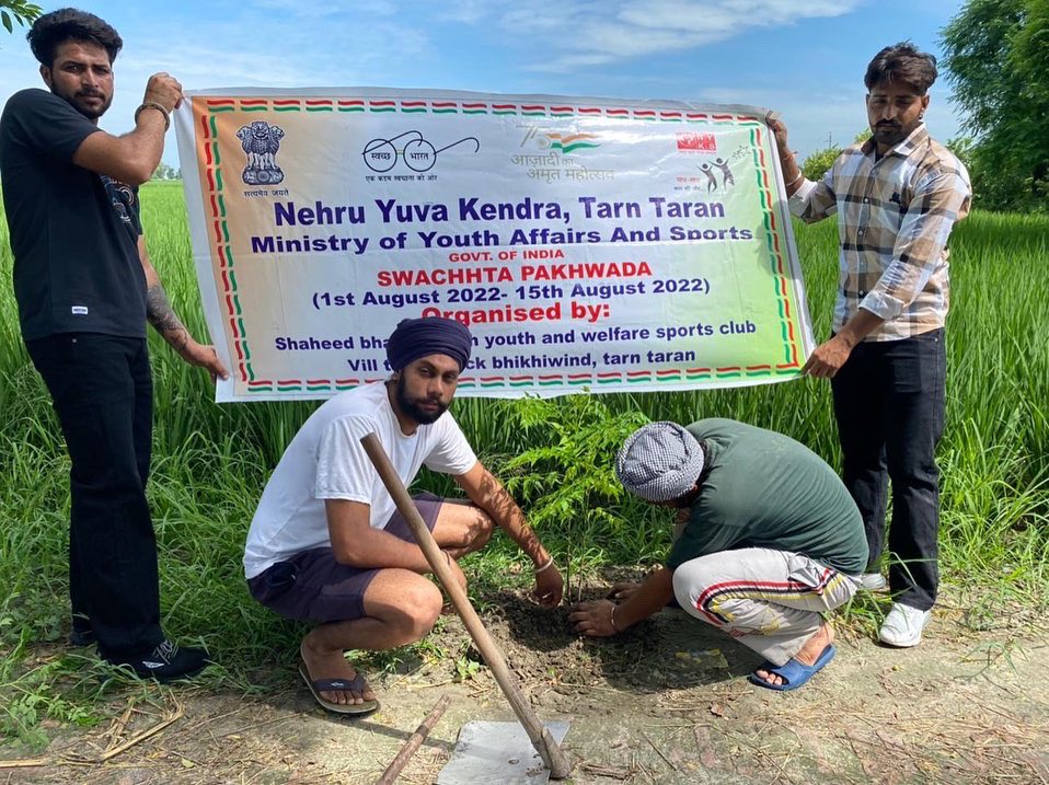 YuvaTarn's tweet photo. #नेहरू युवा केन्द्र तरन तारन के शहीद ए आज़म भगत सिंह क्लब ततले द्वारा जिले केभिखीविंद ब्लाक में 1 अगस्त-15th अगस्त तक स्वच्छता पखवाड़ा का आयोजन किया जा रहा है।
#Swachhata Pakhwada
#150yearsofMahatma
#swachtahiseva
#azaadikaamrutmahotsav
@nyksPunjabCHD @Nyksindia https://t.co/ndKaFBvIXc