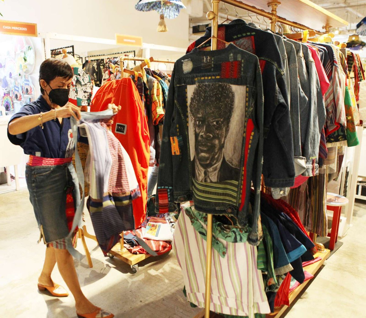 dyaryotirada's tweet image. LOOK: It's the season of bazaars! Much-awaited ArteFino opens at the Power Plant Mall in Rockwell today, 25 August. 

See post: facebook.com/tribunephl/pos…

#ArteFino
#BazaarPH
#DailyTribune