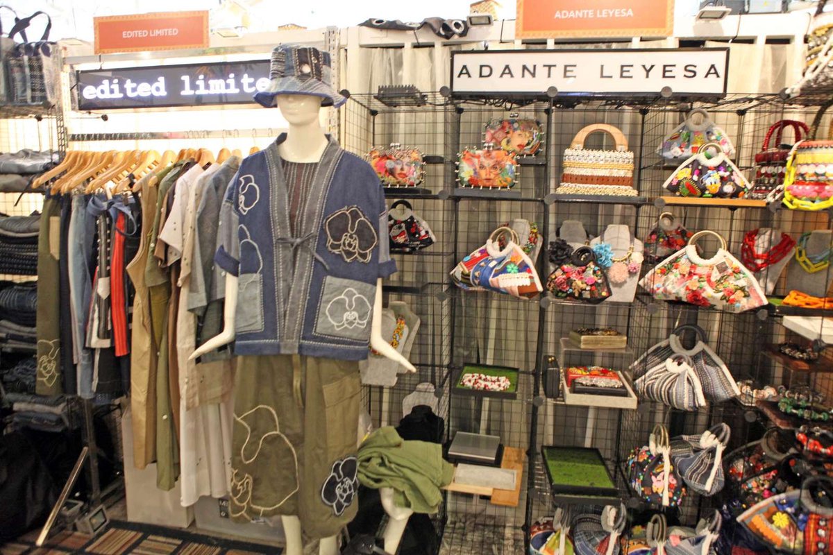 dyaryotirada's tweet image. LOOK: It's the season of bazaars! Much-awaited ArteFino opens at the Power Plant Mall in Rockwell today, 25 August. 

See post: facebook.com/tribunephl/pos…

#ArteFino
#BazaarPH
#DailyTribune