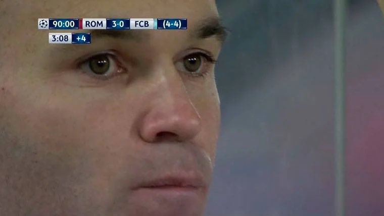 YulisRmcf's tweet photo. Como se fue 
Iniesta y messi 

Como se fue el 👑
Cristiano y Casemiro https://t.co/3HLybPCRBm