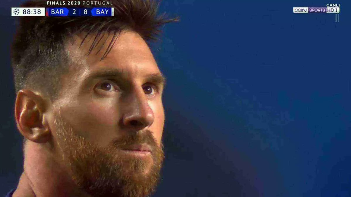YulisRmcf's tweet photo. Como se fue 
Iniesta y messi 

Como se fue el 👑
Cristiano y Casemiro https://t.co/3HLybPCRBm