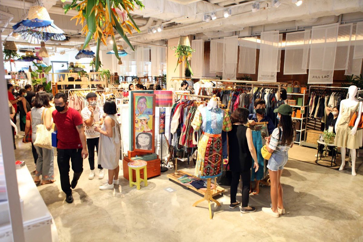 tribunephl's tweet image. LOOK: It's the season of bazaars! Much-awaited ArteFino opens at the Power Plant Mall in Rockwell today, 25 August. 

See post: facebook.com/tribunephl/pos…

#ArteFino
#BazaarPH
#DailyTribune