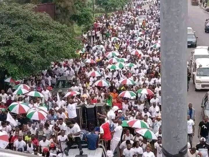 TonyeBarcanista's tweet photo. Ongoing... Sea of humans march for PDP in Cross river State (this morning). When we tell Obidients and Emilokan people that the entire SS and SE are fully Atikulated in 2023 they think  we are blabbing. This is Testing the microphone.

Atiku is a man whose time has come - 2023 https://t.co/jXDwdyxVIf