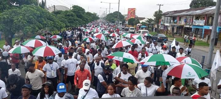 TonyeBarcanista's tweet photo. Ongoing... Sea of humans march for PDP in Cross river State (this morning). When we tell Obidients and Emilokan people that the entire SS and SE are fully Atikulated in 2023 they think  we are blabbing. This is Testing the microphone.

Atiku is a man whose time has come - 2023 https://t.co/jXDwdyxVIf